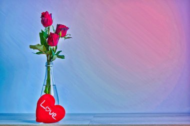  Kırmızı gül ve kalp