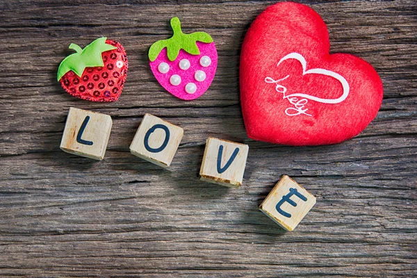 Ahşap alfabe ile kalp