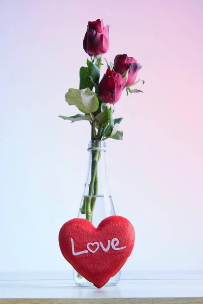 Red rose and heart — Stock Photo, Image