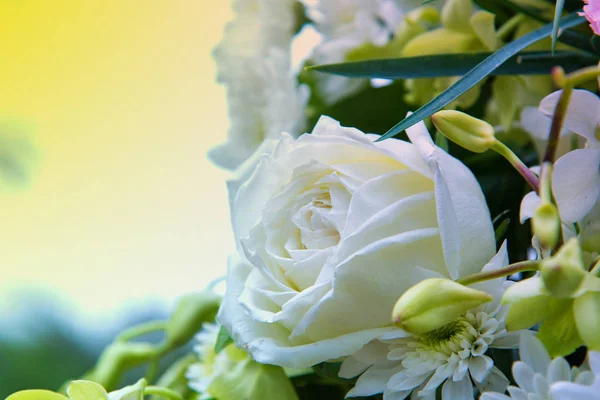 Színes esküvői csokor virág — Stock Fotó