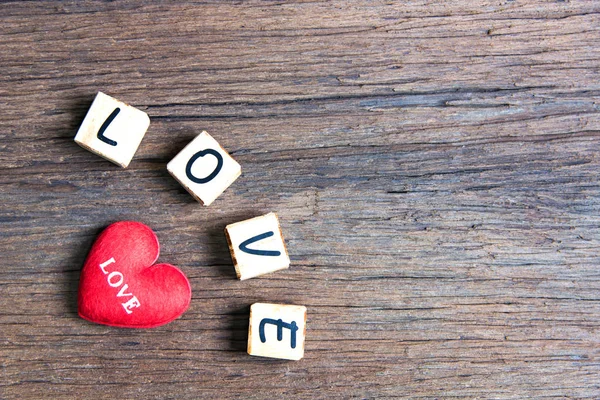 Coeur avec alphabet en bois — Photo