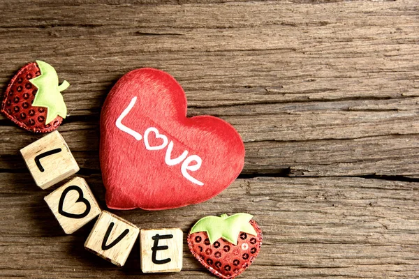 Ahşap alfabe ile kalp