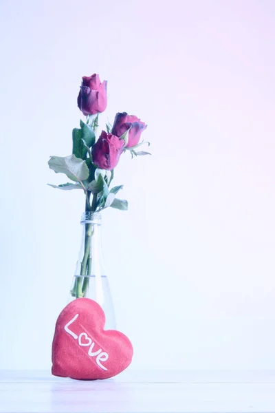 Red rose and heart — Stock Photo, Image