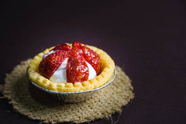 Mini kurabiye çilekli tart