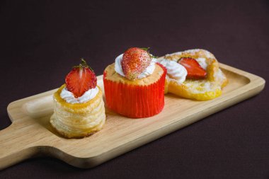 küp kek çilek ile vol au vent çilek ve Danimarka squar