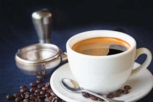 Csésze kávé és a bab, a berendezések a kávé — Stock Fotó
