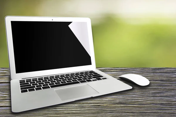 Laptop na mesa de madeira — Fotografia de Stock