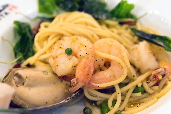 Acılı spagetti karides