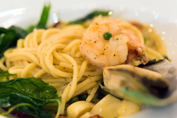 Acılı spagetti karides