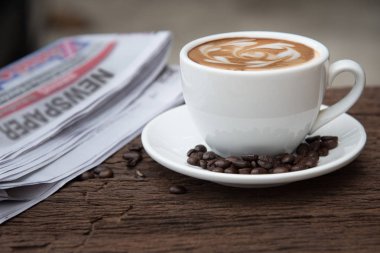 Kahve fincanı ve fasulye 