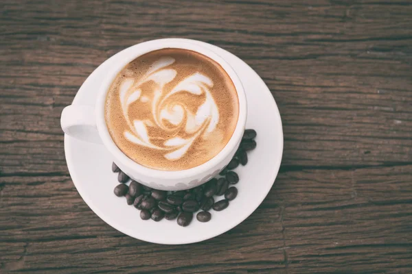 Cangkir kopi dan kacang — Stok Foto