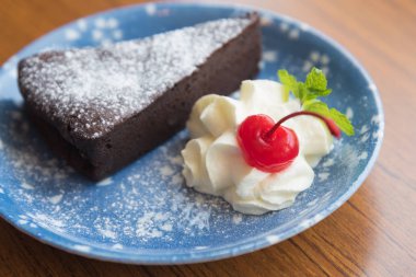 Çikolatalı kek un olmadan