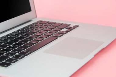 Siyah boş ekran ile dizüstü bilgisayar