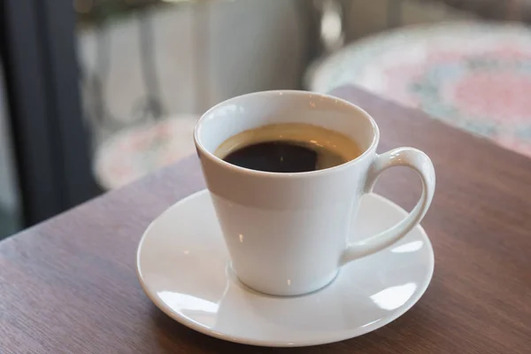 Tasse de café sur une table en bois — Photo
