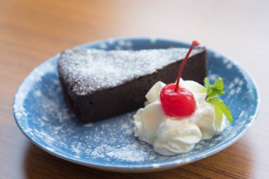 Çikolatalı kek un olmadan