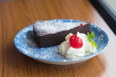 Çikolatalı kek un olmadan