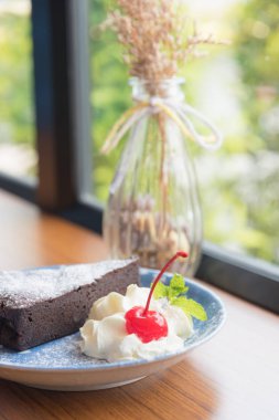 Çikolatalı kek un olmadan