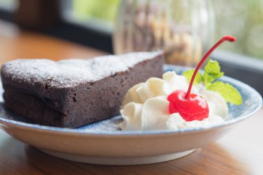 Çikolatalı kek un olmadan