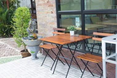 Kahve masa ve sandalyeler