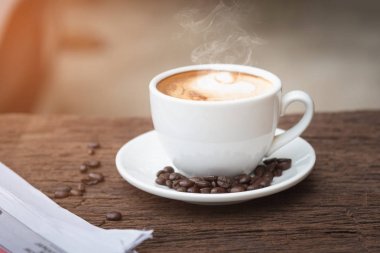 bir fincan kahve ve bir gazete 