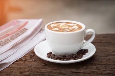 bir fincan kahve ve bir gazete 