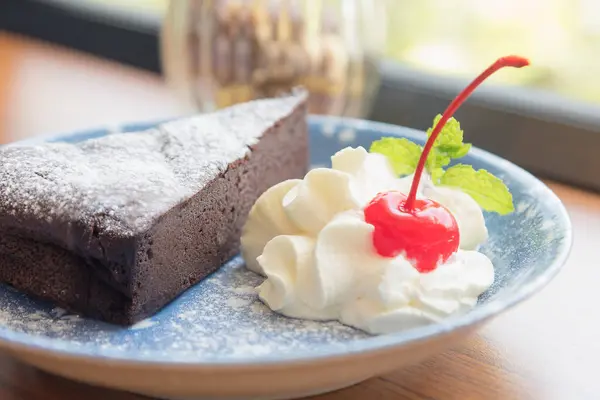 Çikolatalı kek un olmadan