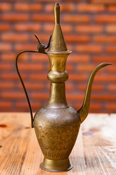 Antigue thai réz teáskanna — Stock Fotó