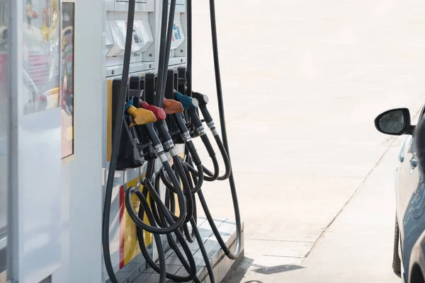 Yakıt ikmali için tanıtıcı yakıt bașlık