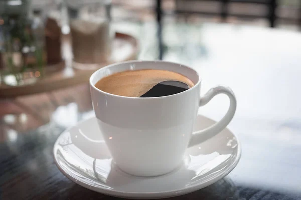 Coffee cup on wooden table — Stock Photo, Image