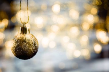 Top süsler asma neşeli Noel kavramı