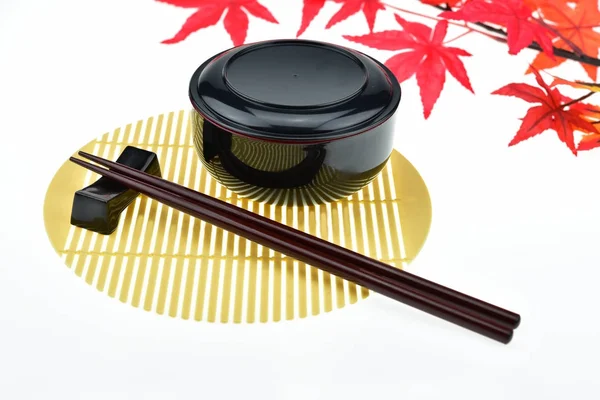 白色背景下隔离的筷子 — 图库照片