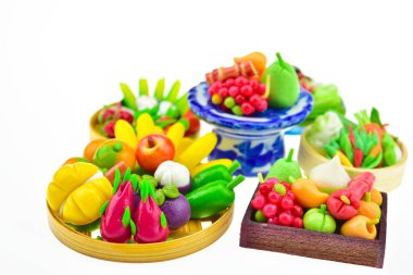 Meyve ve sebze küçük bir taklidi yapmak.