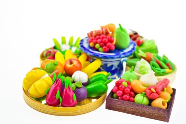 Meyve ve sebze küçük bir taklidi yapmak.