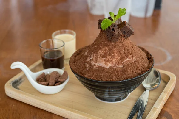 Koreański deser - czekolada bingsu lub lodu płatek śniegu świeżego m — Zdjęcie stockowe