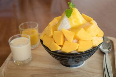 Bingsu (Kore Gıda) mango şekerli yoğunlaştırılmış süt ile görev yaptı.