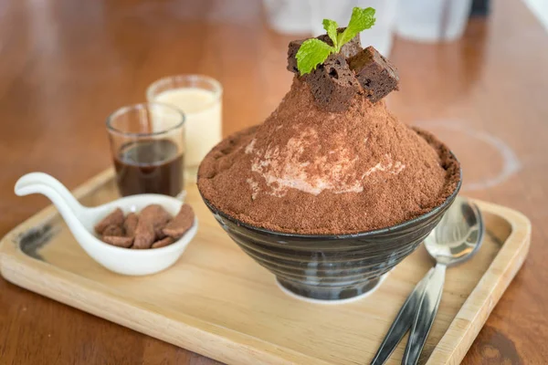 Koreański deser - czekolada bingsu lub lodu płatek śniegu świeżego m — Zdjęcie stockowe