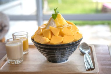 Bingsu (Kore Gıda) mango şekerli yoğunlaştırılmış süt ile görev yaptı.