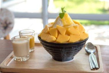 Bingsu (Kore Gıda) mango şekerli yoğunlaştırılmış süt ile görev yaptı.
