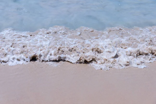 Fehér homokos strand és kék ég. — Stock Fotó