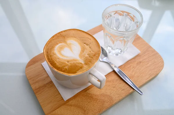 Filiżanka kawy latte art — Zdjęcie stockowe