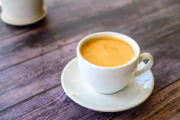 Caffè Americano Caldo Sul Vecchio Tavolo Legno Una Tazza Caffè — Foto Stock