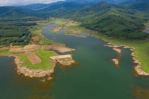 Danau Dam Terletak Thailand Selatan Danau Tenang Dengan Latar Belakang Stok Lukisan  