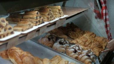 Tatlı pasta vitrinde bakeshop kapalı.