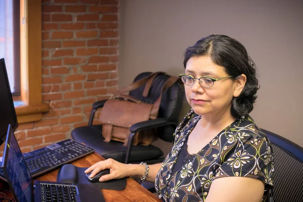 Profesional femenino con mentalidad de carrera —  Fotos de Stock