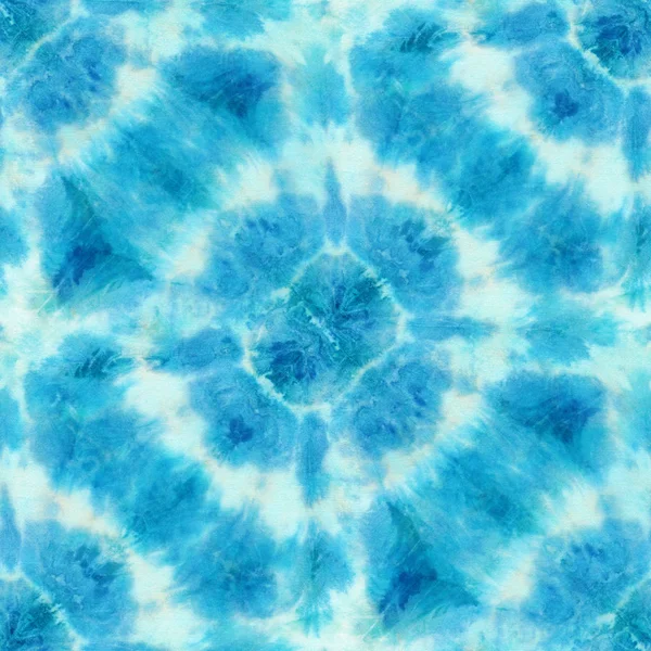 Beyaz ipek üzerinde, kusursuz mavi renkli kravat deseni. El boyası kumaşlar - nodüler batik. Shibori boyaması.. 