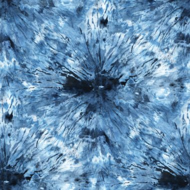 Beyaz ipeğin üzerindeki çivit rengi kusursuz kravat boyası deseni. El boyası kumaşlar - nodüler batik. Shibori boyaması.. 