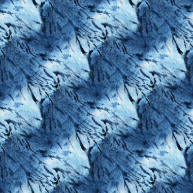 Beyaz ipeğin üzerindeki çivit rengi kusursuz kravat boyası deseni. El boyası kumaşlar - nodüler batik. Shibori boyaması.. 