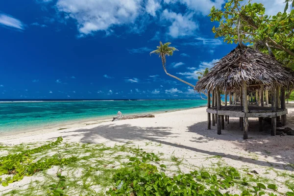 Tropisch strand op Samoa — Stockfoto