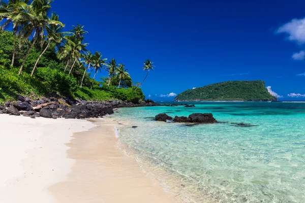 Praia tropical em Samoa — Fotografia de Stock