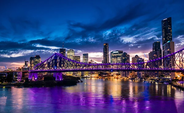 Ciudad de Brisbane con Story Bridge — Foto de Stock